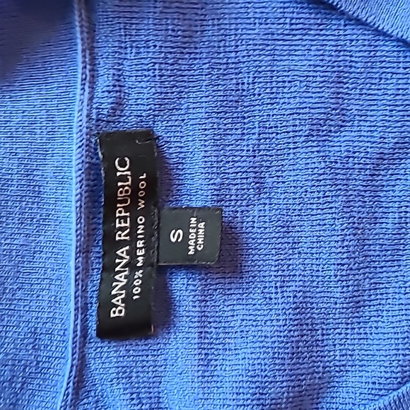 🔥clearance🔥 Banana Republic 100% Merino Wool Sweater with button cuffs - Picture 3 of 10